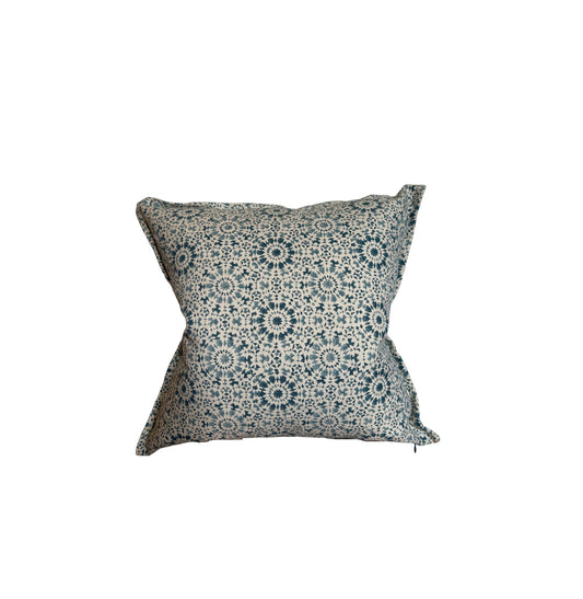 THE COASTAL THROW PILLOW COVER