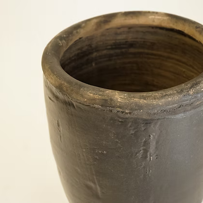 Hughes Vintage Pot