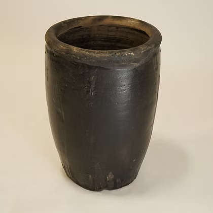 Hughes Vintage Pot