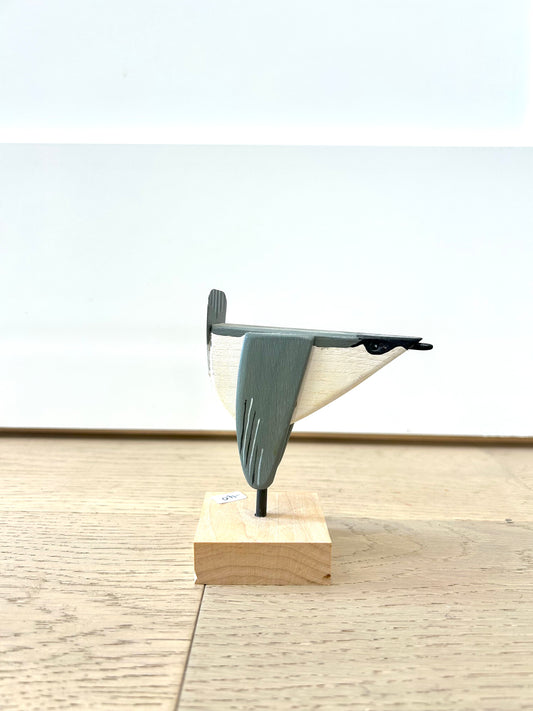 HAND CARVED & HAND PAINTED FOLK ART BIRD #17