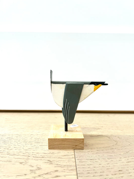 HAND CARVED & HAND PAINTED FOLK ART BIRD #19