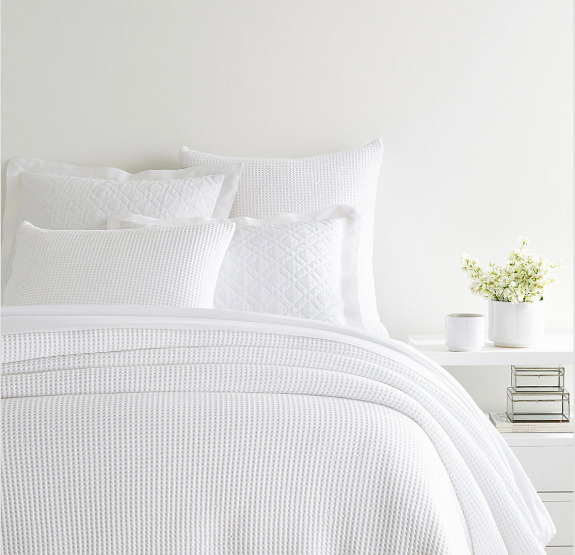 Bubble White Matelassé Coverlet Queen